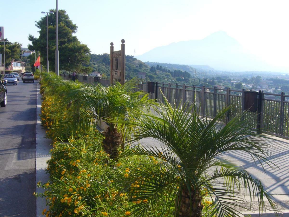 Casaleo Hotell Campofelice Di Roccella Exteriör bild