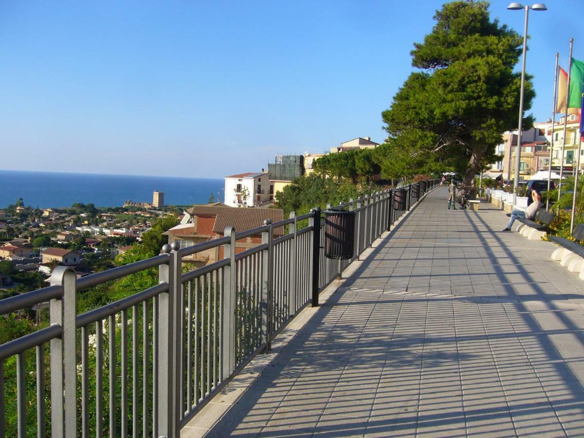Casaleo Hotell Campofelice Di Roccella Exteriör bild